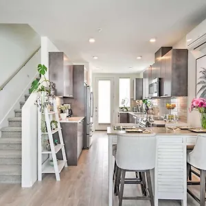 Stylish Townhome In Ballard Seattle
