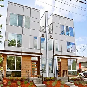 Lovely Magnolia Home Seattle